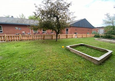 Så gik der en uges tid med ca. 70 meter eventyrshegn og 7 låger på et par børneinstitutioner i Herlev. Spændene opgaver og vildt glade kunder! Fodboldt feberen var høj hos alle børn. Musik, sang, flag og ansigts maling. 🇩🇰🤡👨🏻‍🎨